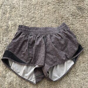 Sz 6 Lululemon Low-Rise Hotty Hot Shorts in Gray